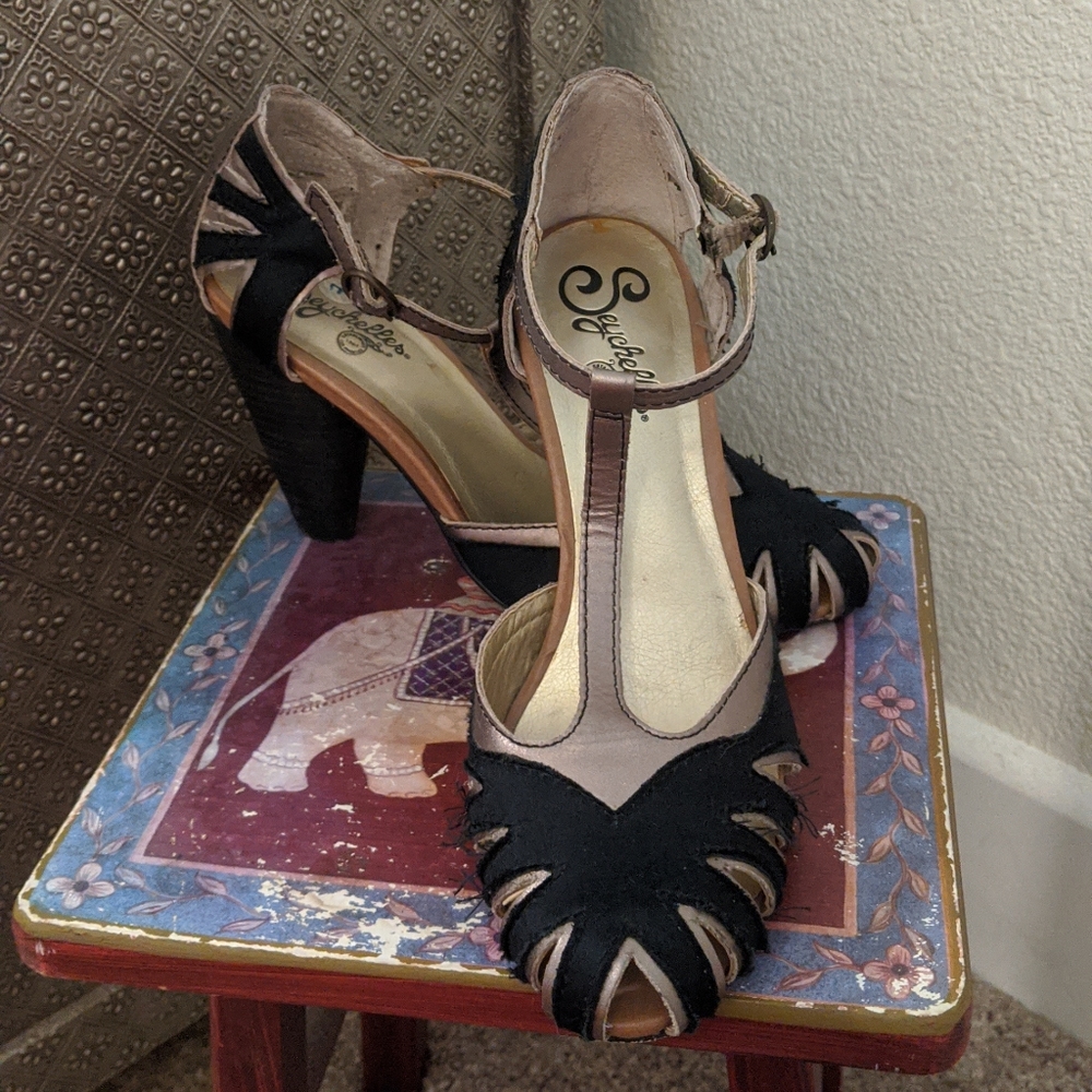 Seychelles T-Strap distressed heels